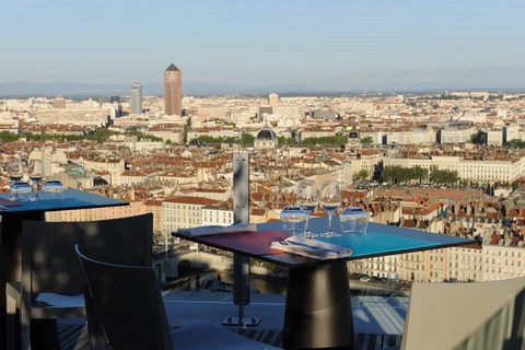 village-lyon table christian tetedoie